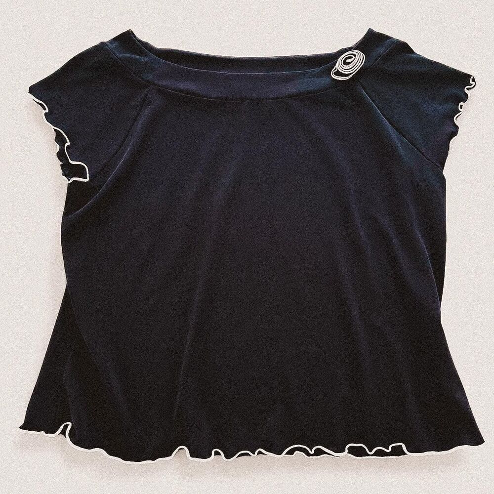 Black and white ruffle trim stretch rose accent baby tee top s